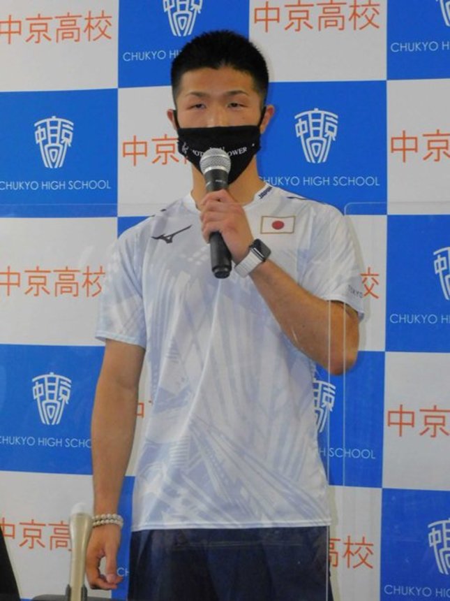 五輪出場へ意気込みを語る田中亮明選手＝瑞浪市土岐町、中京高校