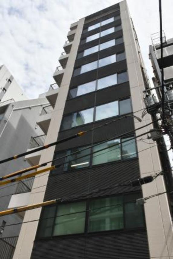 　警視庁に逮捕されたフー・シー容疑者が代表取締役を務める会社が入るビル＝２２日、東京都千代田区