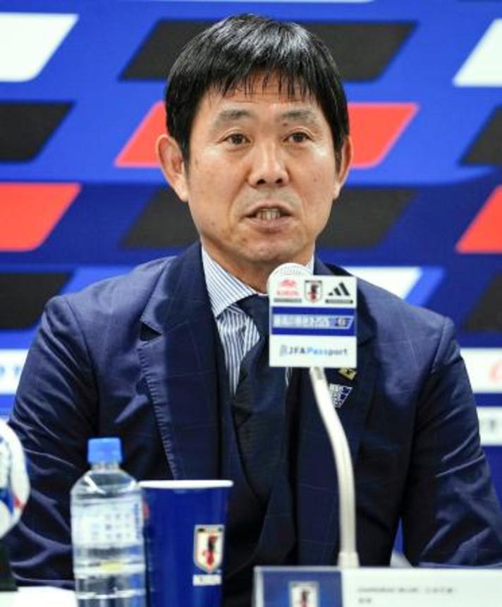 　サッカーＷ杯北中米３カ国大会を終えて帰国し、記者会見する日本代表の森保一監督＝２日、東京都内