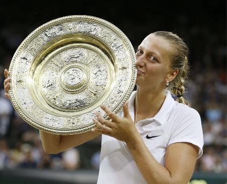 　ウィンブルドン選手権を制覇したペトラ・クビトバ＝２０１４年７月（共同）