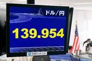 　一時１ドル＝１３９円台を付けた円相場を示すモニター＝２２日午後、東京都港区の外為どっとコム