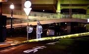 　男性が背中から血を流して倒れていた現場付近＝２８日午前０時４２分、名古屋市東区