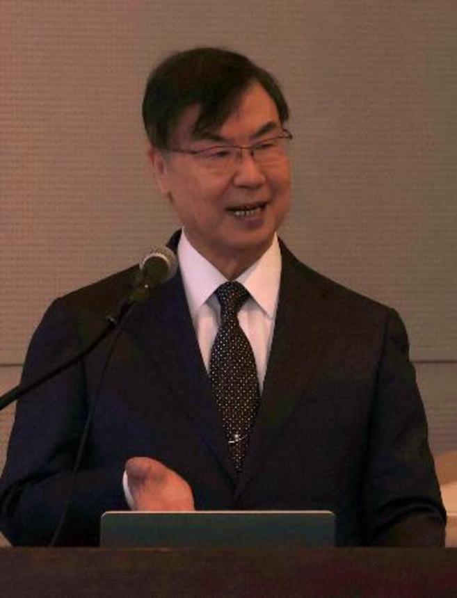 　愛知県がんセンターで講演する坂口志文さん＝２３日午後、名古屋市