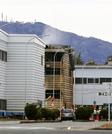 　爆発事故で白煙が上る、中央発条の藤岡工場＝３月６日、愛知県豊田市
