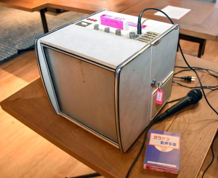 　「ＩＥＥＥ　マイルストーン」に認定された「ミュージックボックス」＝１２日午前、東京都港区