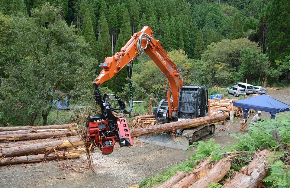 公開されたＩＣＴを活用して自動で採材できる機械＝郡上市八幡町河鹿