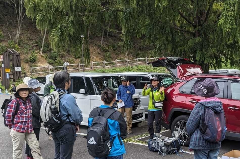 県山岳連盟の登山教室＝岐阜市三田洞、ながら川ふれあいの森