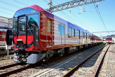 　有料座席指定サービス「すわれ〜る」が導入される近鉄の新型車両「６Ａ系」