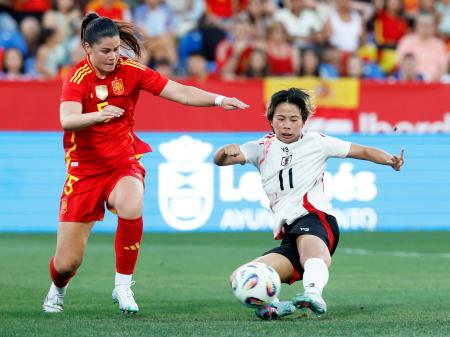 　日本―スペイン　前半、先制ゴールを決める田中（右）＝レガネス（共同）