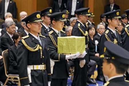 　殉職した警察官や人命救助で亡くなった民間人を追悼する慰霊祭＝３１日午後、東京都千代田区（代表撮影）