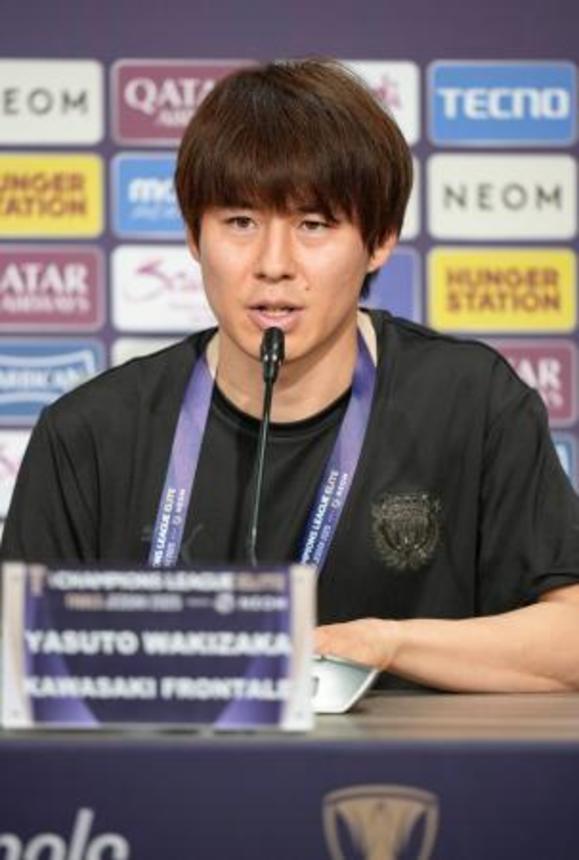 　アルサド戦を前に、記者会見する川崎・脇坂＝２６日、ジッダ（共同）
