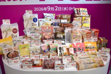 　イオンが値下げするプライベートブランドの商品＝２７日午前、東京都品川区