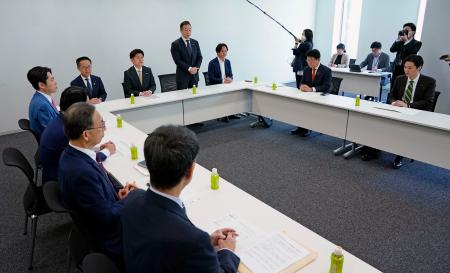 　国会内で開かれた衆院選挙制度に関する政党間協議の会合＝１５日午前