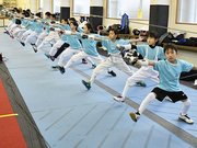 「日本一」などそれぞれの目標に向かって練習に励むはしまモアクラブの選手たち＝羽島市
