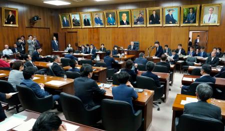 　再審制度を見直す刑事訴訟法改正案を審議した衆院法務委＝１０日午後