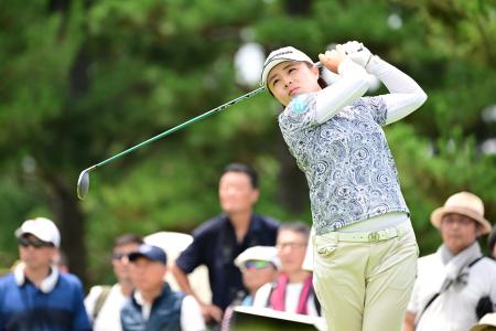 　５年ぶりとなるツアー通算３勝目を挙げた永峰咲希＝６日（ゲッティ＝共同）