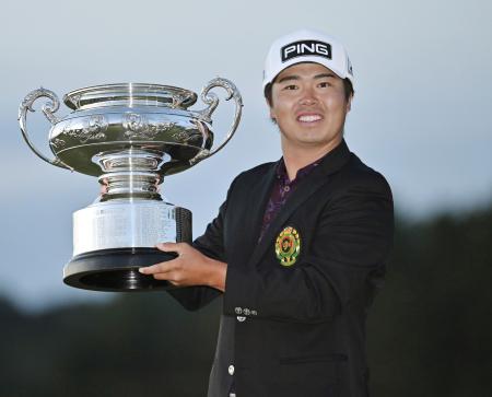 　日本オープン選手権で優勝した細野勇策＝タラオＣＣ