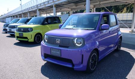 　ホンダが発売する小型の電気自動車（ＥＶ）「Ｓｕｐｅｒ―ＯＮＥ」＝８日、千葉県袖ケ浦市