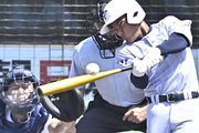大垣日大×帝京大可児＝２回裏、帝京大可児は河尻の適時打で同点に追いつく＝長良川