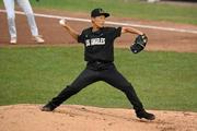 　米女子プロ野球の開幕戦で先発したクイーンズの里＝スプリングフィールド（ＡＰ＝共同）