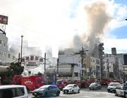 　大阪市浪速区で発生した建物火災＝９日午前１１時１３分