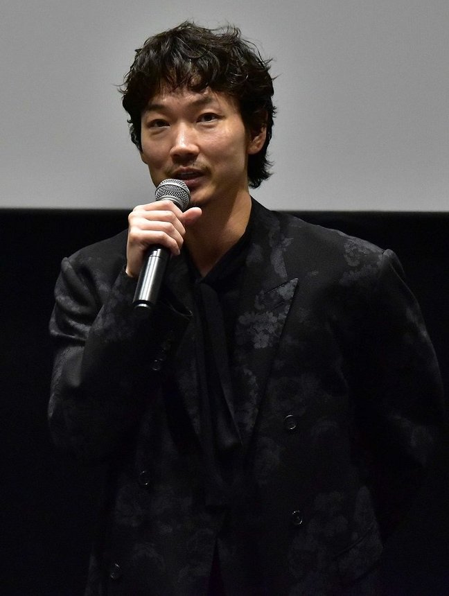 舞台あいさつで「とても大切な作品になった」と語る綾野剛さん