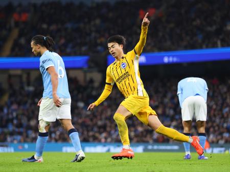 　マンチェスター・シティー戦でゴールを決めたブライトンの三笘薫＝７日、マンチェスター（ゲッティ＝共同）