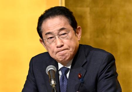 　札幌市で講演する自民党の岸田前首相＝２８日午後