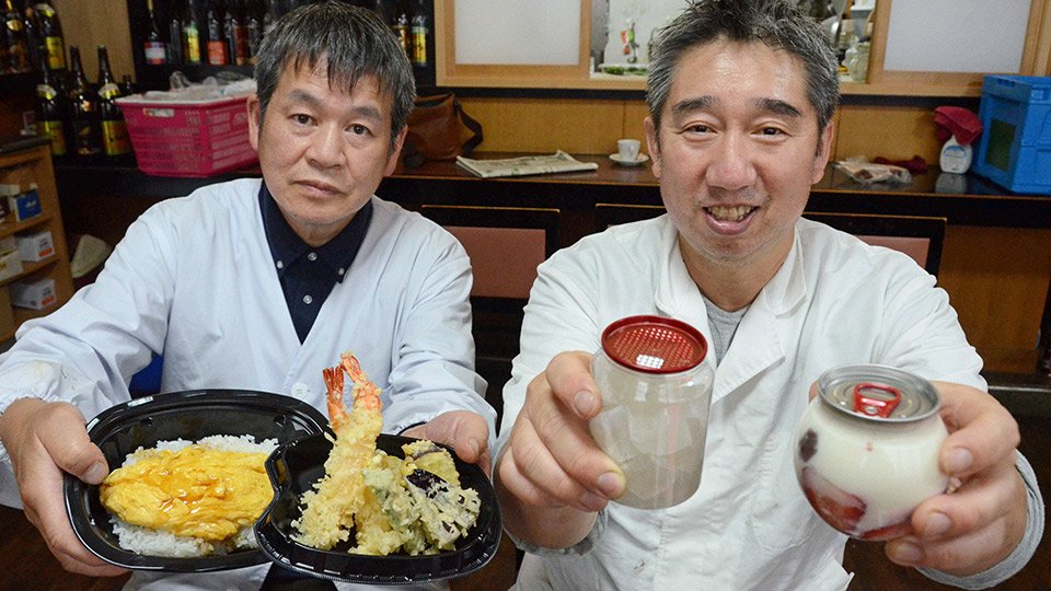 キッチンカーで販売している揚げたてが楽しめる天丼とスイーツ類＝池田町青柳、白喜屋