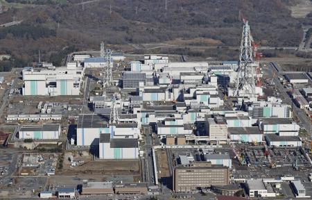 　日本原燃の使用済み核燃料再処理工場＝２０２３年１１月、青森県六ケ所村（共同通信社機から）