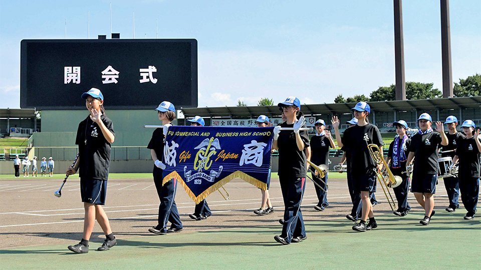 開会式のリハーサルに臨む高校生＝ぎふしん長良川