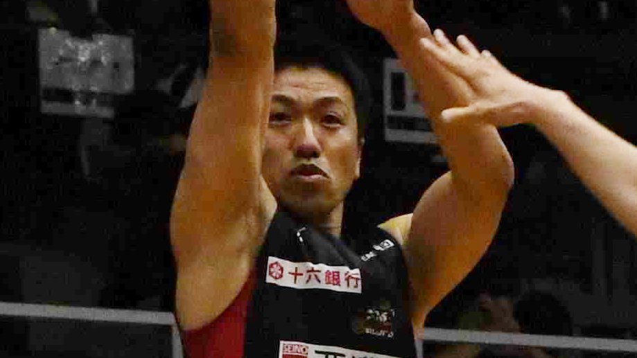 岐阜×品川＝第４クオーター、シュートを放つ岐阜の杉本（１７）＝ＯＫＢぎふ清流アリーナ