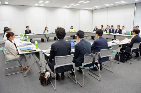 　中央最低賃金審議会の小委員会＝１日午前、東京都千代田区