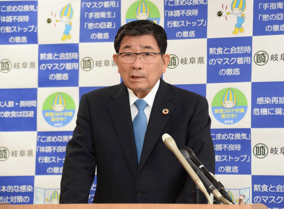 感染再拡大時の対応について説明する古田肇岐阜県知事＝２２日午後、県庁