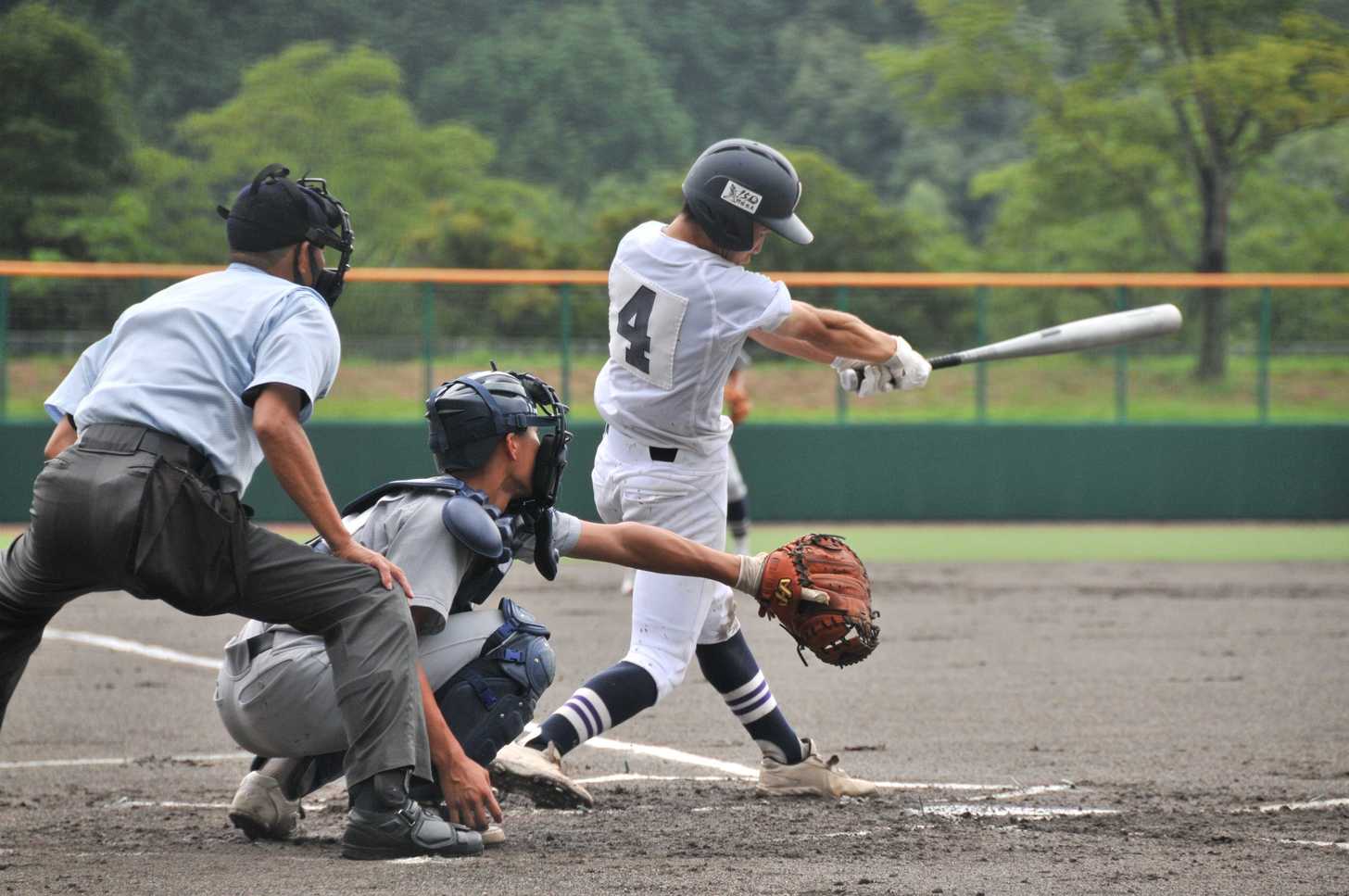 関有知×中津川工＝２回裏中津川工、適時打を放つ中津川工の勝＝河上薬品