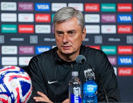 　インテル・ミラノ戦を前に、記者会見する浦和・スコルジャ監督＝２０日、シアトル（共同）