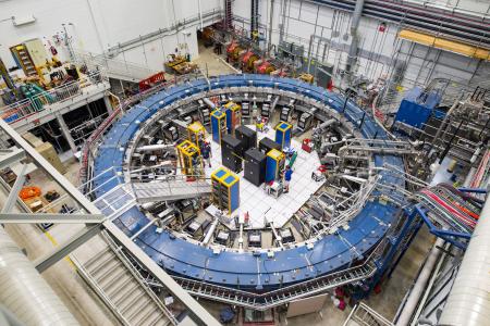 　米フェルミ国立加速器研究所の実験装置（同研究所提供）