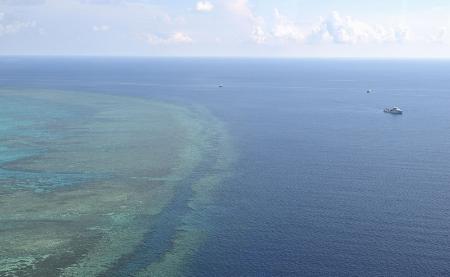 　南シナ海のスカボロー礁＝６月