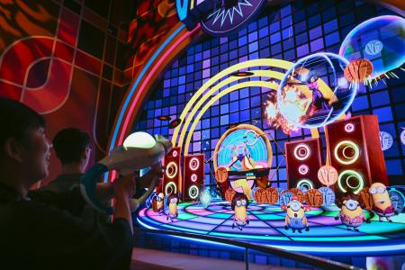 　ユニバーサル・スタジオ・ジャパンの新アトラクション「ミニオン・ハチャメチャ・ミッション〜大悪党への道〜」＝１０日、大阪市此花区