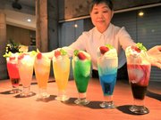 レインボークリームソーダを開発した林悦子さん＝同