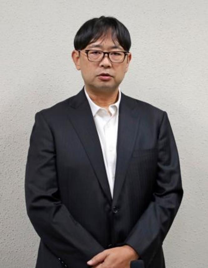 　子どもへの不適切な言動などを調査する委員による会合後、取材に応じる所寿弥弁護士＝９日午前、名古屋市役所