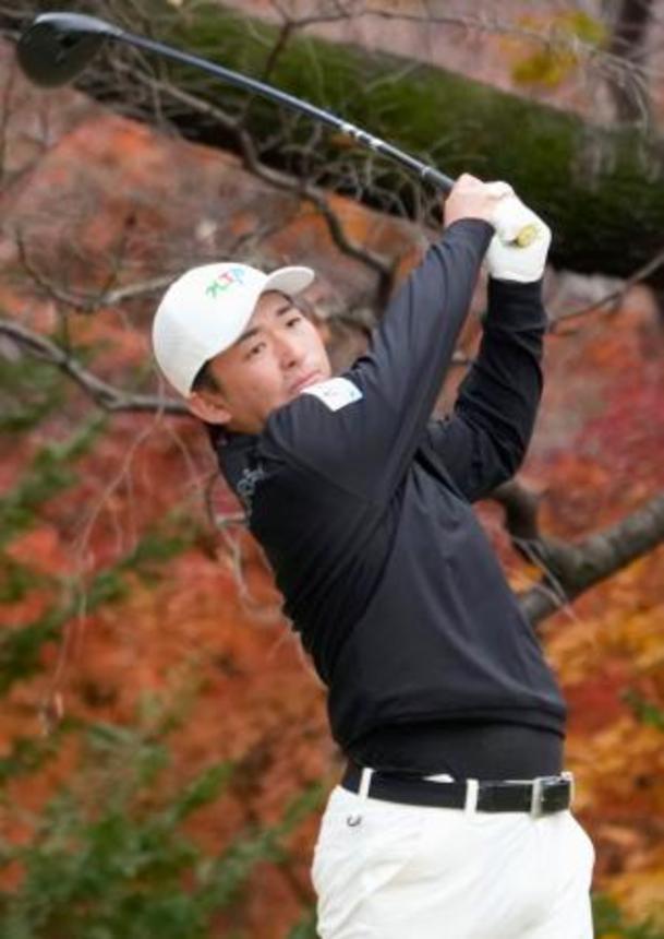 　第３日、通算５アンダーで６位の金子駆大＝東京よみうりＣＣ