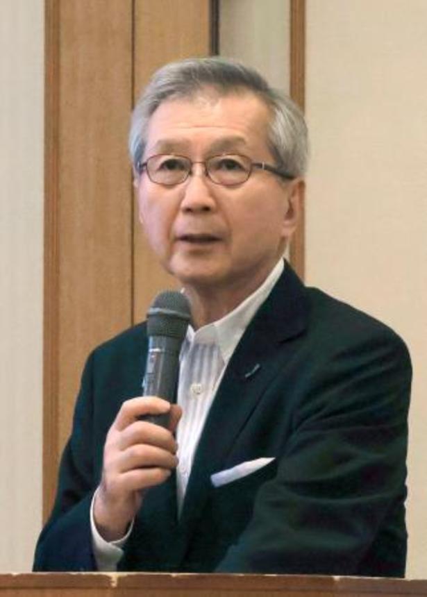 　中央日本総合観光機構の総会であいさつする勝野哲会長＝１２日午後、長野県松本市
