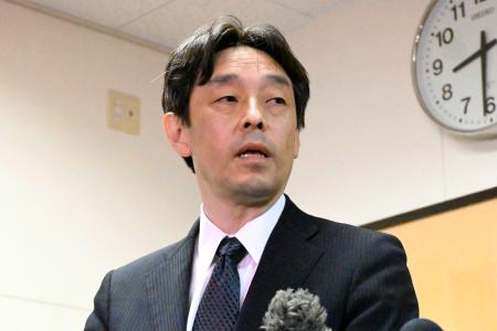 　磐越自動車道のマイクロバス事故に関し、記者会見する蒲原鉄道の茂野一弘社長＝６日午後、新潟県五泉市