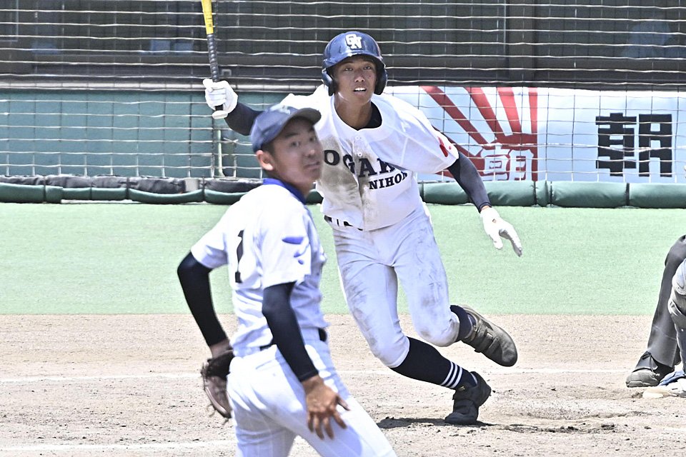 大垣日大×帝京大可児＝10回表、大垣日大は袴田の三塁打でさらに加点＝長良川