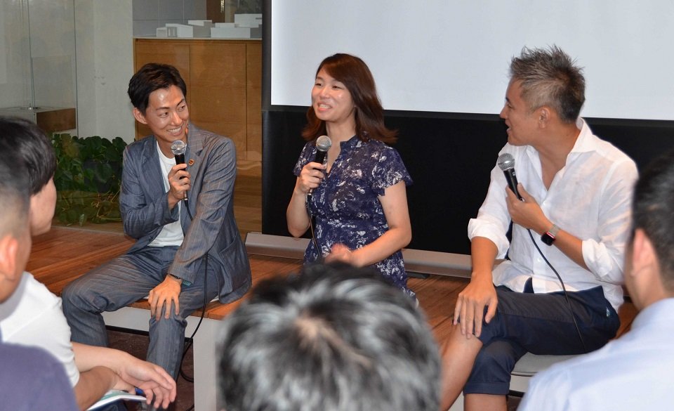 岐阜塾に期待することなどを話す藤井浩人さん（左）、今村久美さん（中）、秋元祥治さん（右）＝美濃加茂市古井町下古井、チェックハウスザ・パーク