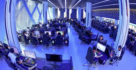 　平壌の和盛地区に開業したゲームセンター「和盛コンピューター娯楽館」。９月１４日付の労働新聞が掲載した（コリアメディア提供・共同）