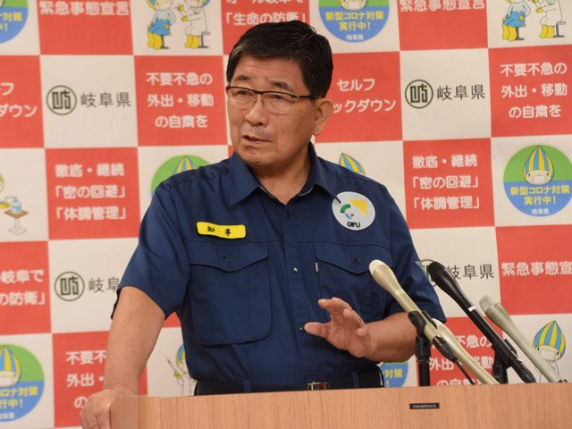 臨時の医療施設を設置する方針を示す古田肇知事＝２日午後４時３０分、県庁