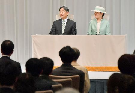 　「第１９回みどりの式典」に出席された天皇、皇后両陛下＝２５日午後、東京都千代田区（代表撮影）