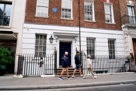 　ビートルズが最後に公の場で演奏した建物＝１０日、ロンドン（ＡＰ＝共同）